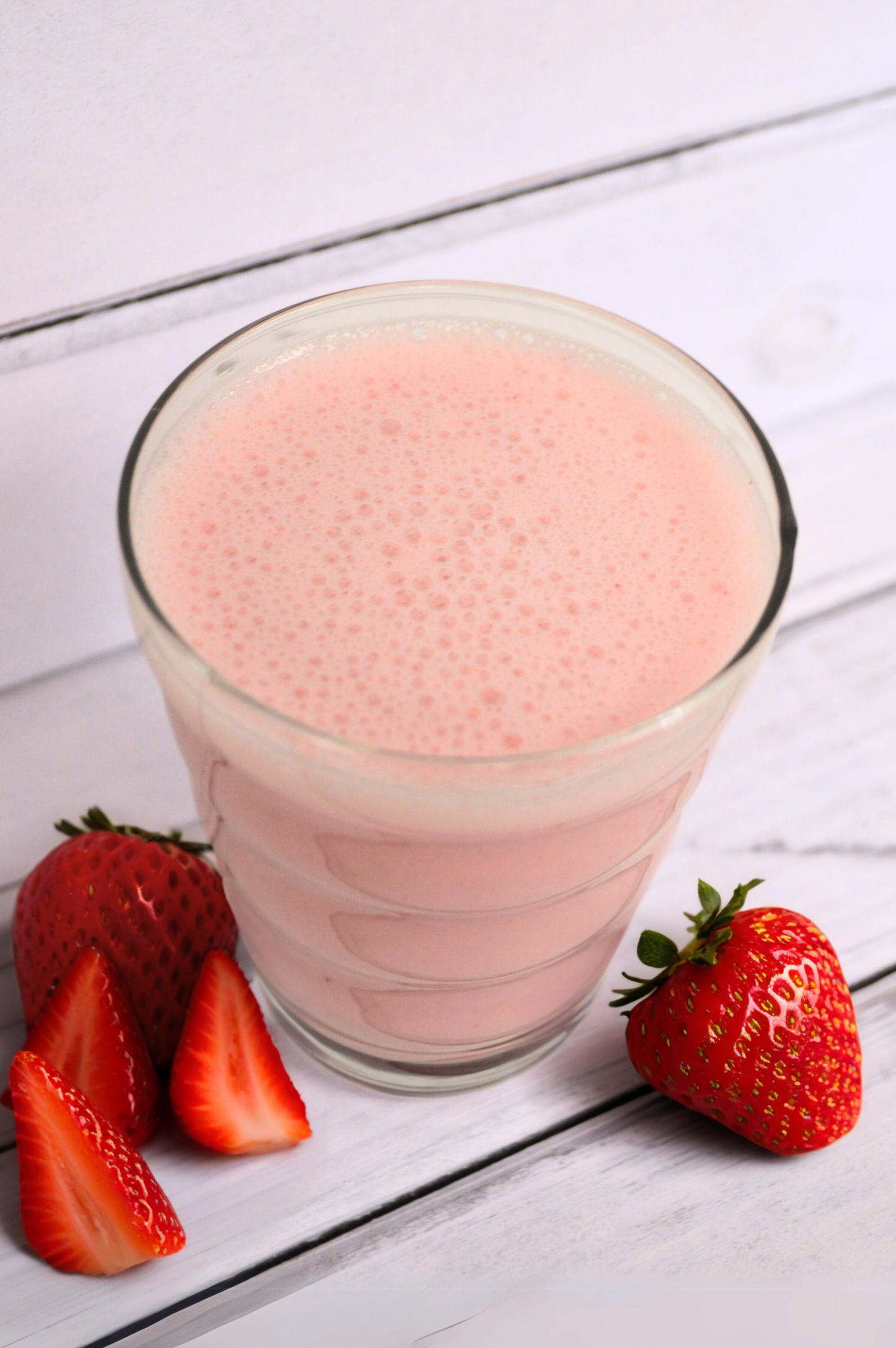 Strawberry Blast Smoothie - Shakes