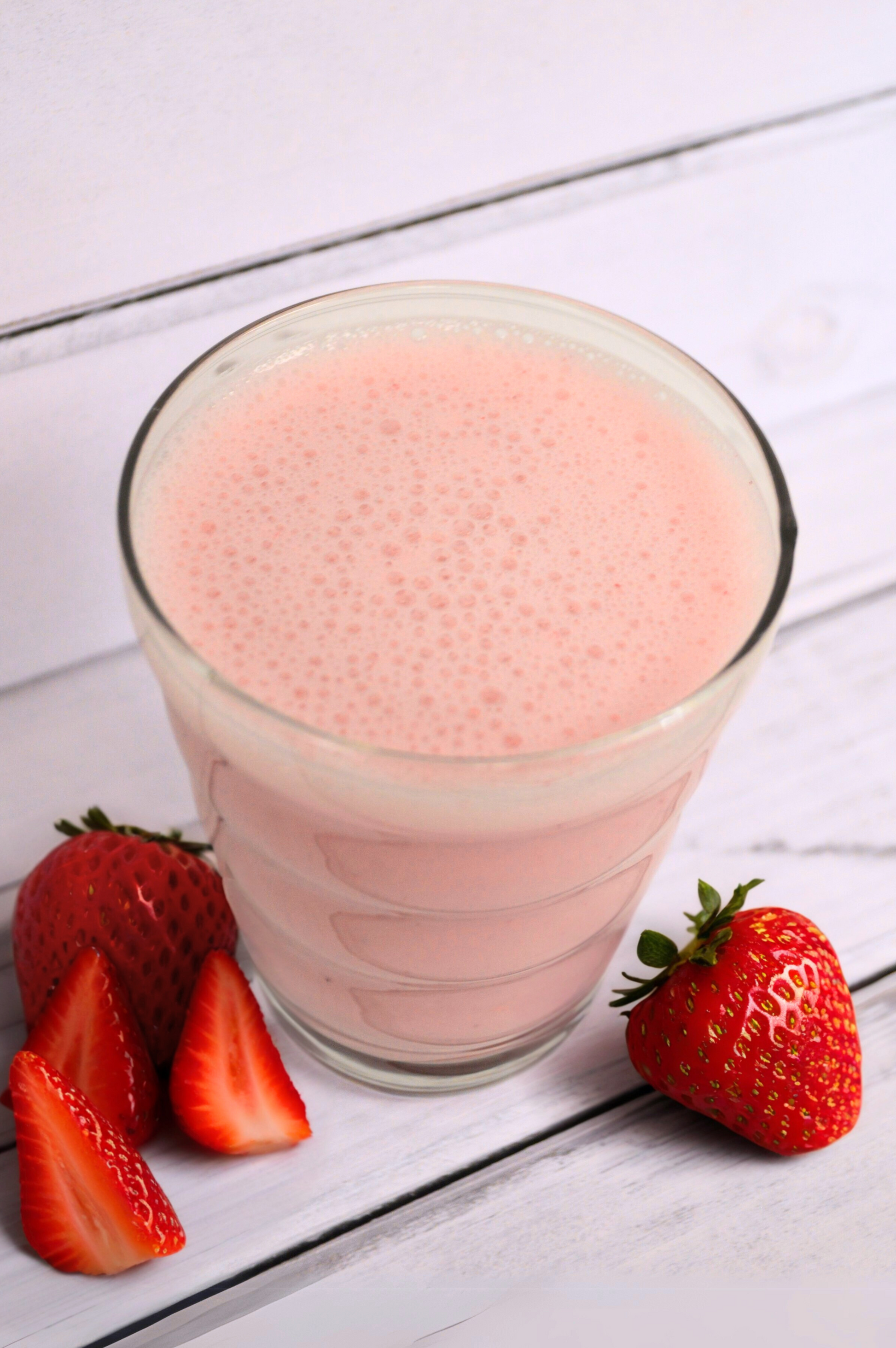 Strawberry Blast Smoothie - Shakes